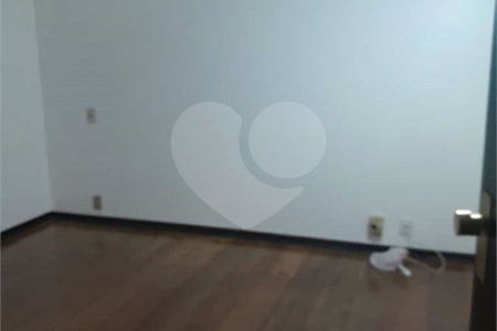 Linda casa para venda / Locação em bairro nobre