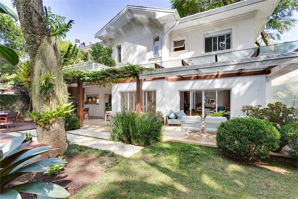 Casa à venda com 3 suítes no condomínio Parc Vignoble, São Paulo - SP