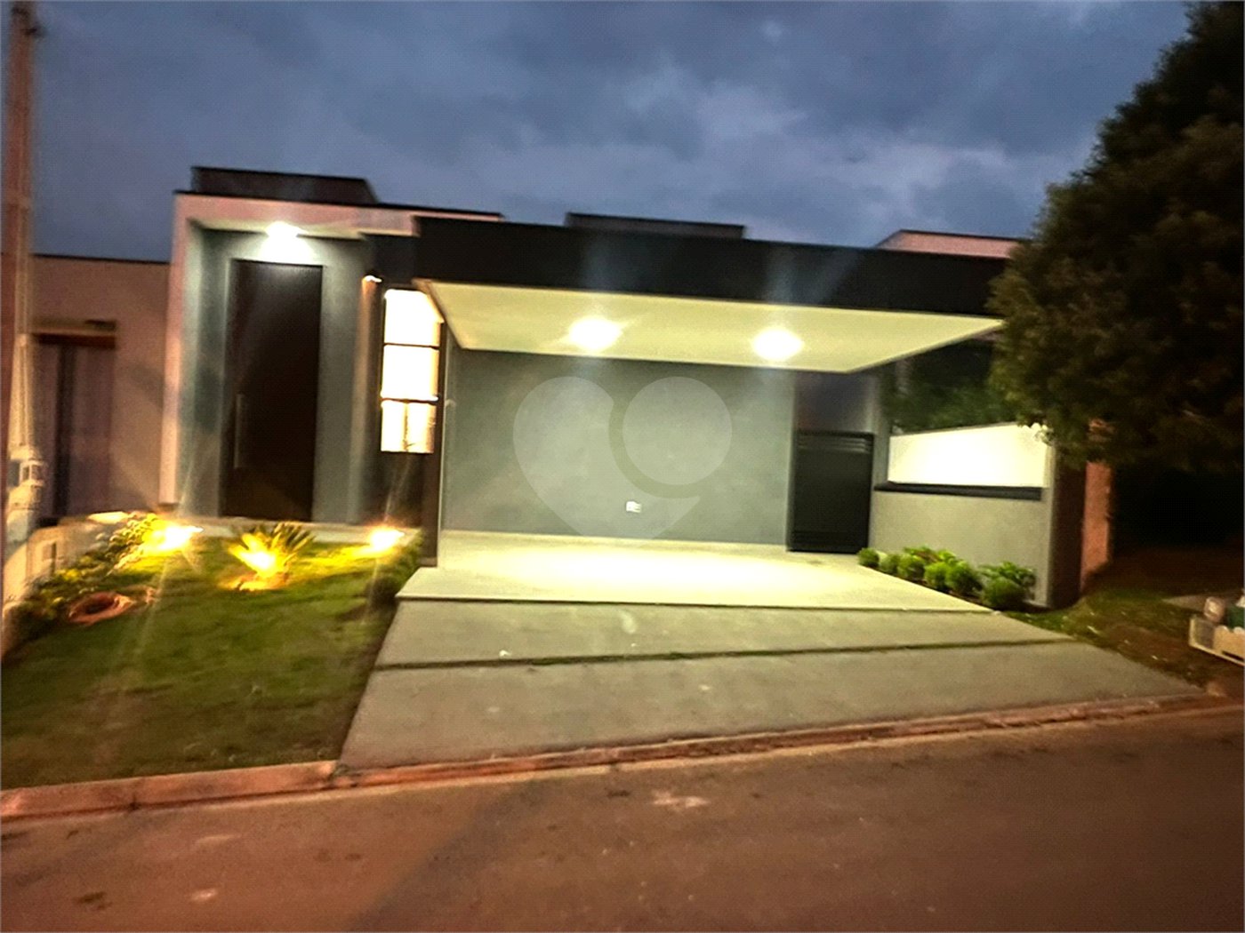Casa à venda ou para alugar com 3 suítes em Residencial Vila Victoria, Itupeva, SP
