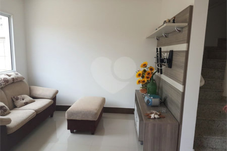 Casa à venda com 3 quartos, sendo 1 suíte, no condomínio Villa das Flores, Mogi das Cruzes - SP