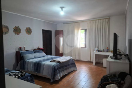 Sobrado à venda com 4 quartos, sendo 2 suítes,  em Campestre, Santo André, SP