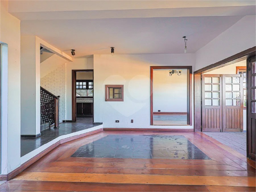 Sobrado à venda com 3 quartos, sendo 1 suíte,  em Jardim Leonor, São Paulo, SP