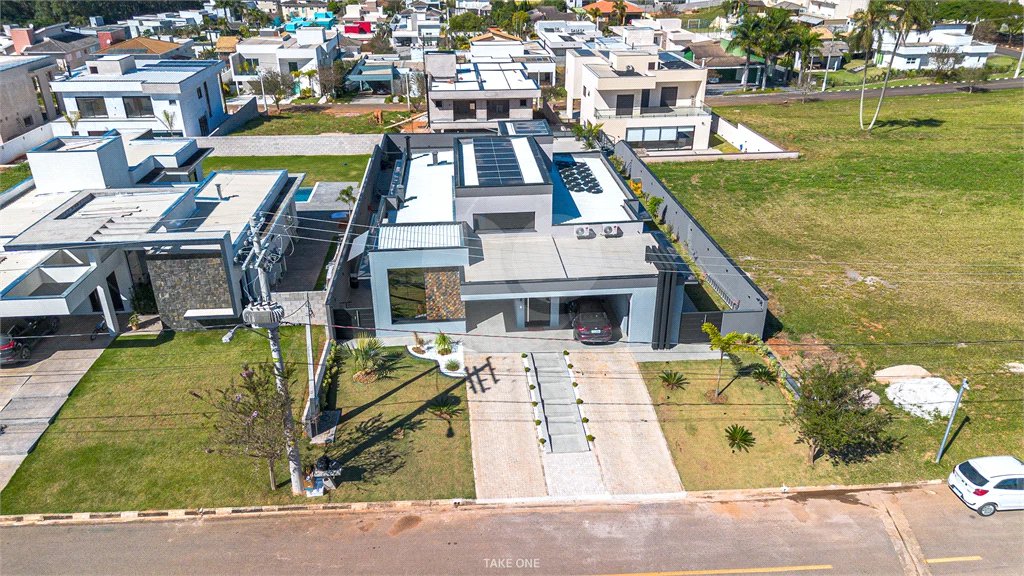 Casa à venda com 4 suítes no condomínio Residencial dos Lagos, Itupeva - SP