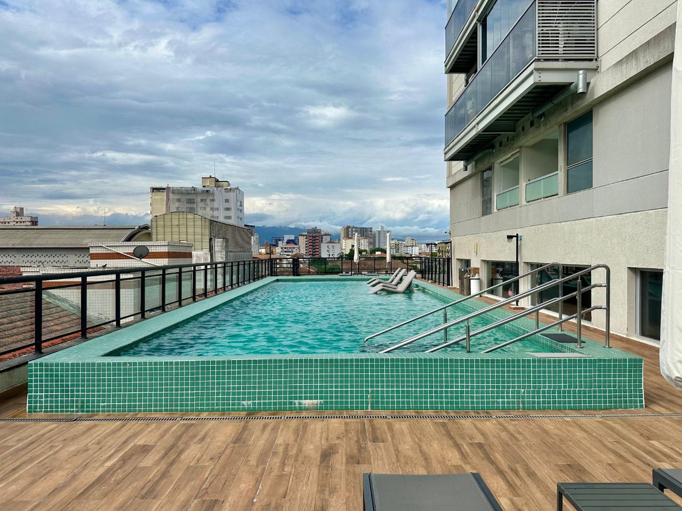 Apartamento com 2 dormitórios à venda, 74 m² por R$ 1.010.000,00 - Embaré - Santos/SP
