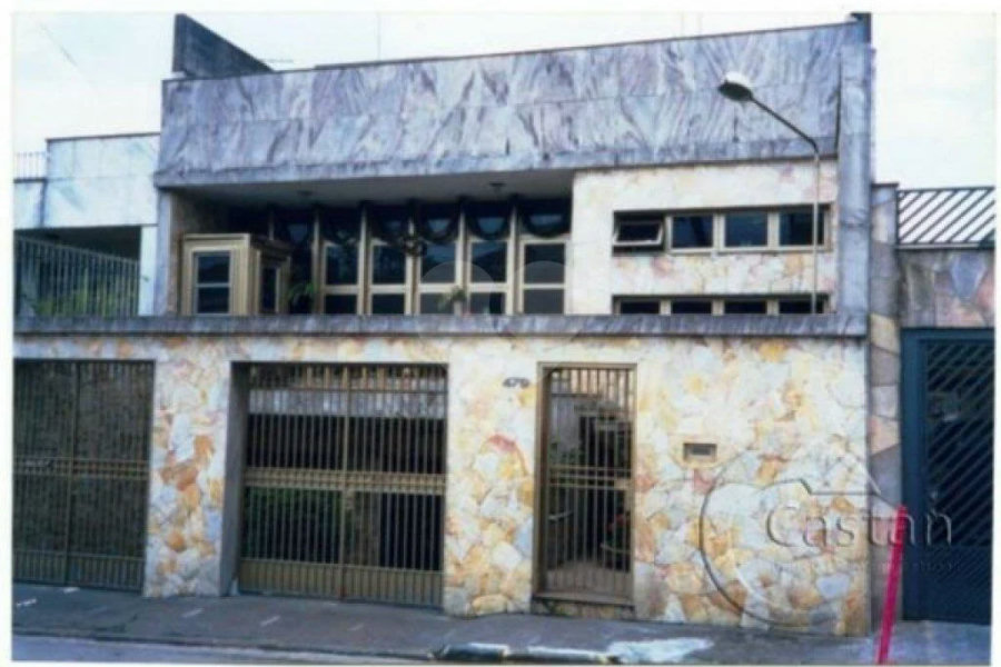 sobr. três pavimentos (frente: res. fundos: res ou industria
