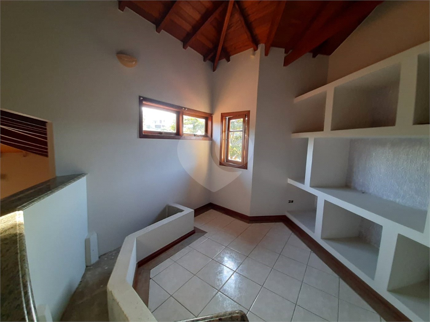 Casa à venda com 5 quartos, sendo 1 suíte, no condomínio Alpes de Mairiporã, Mairiporã - SP