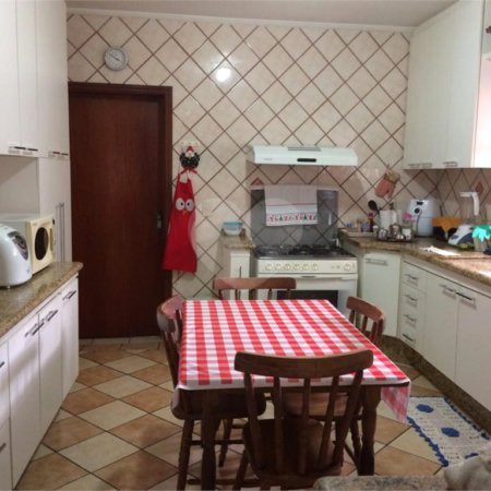 Sobrado à venda com 4 quartos, sendo 1 suíte, em Jardim Pinheiros, São Paulo, SP