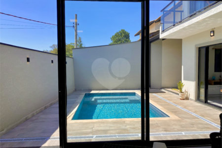 Casa à venda com 3 quartos, sendo 2 suítes, no condomínio Residencial Marchant Buarque, Atibaia - SP