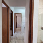 Casa para alugar com 3 quartos, sendo 1 suíte, no condomínio Santa Mônica, Atibaia - SP