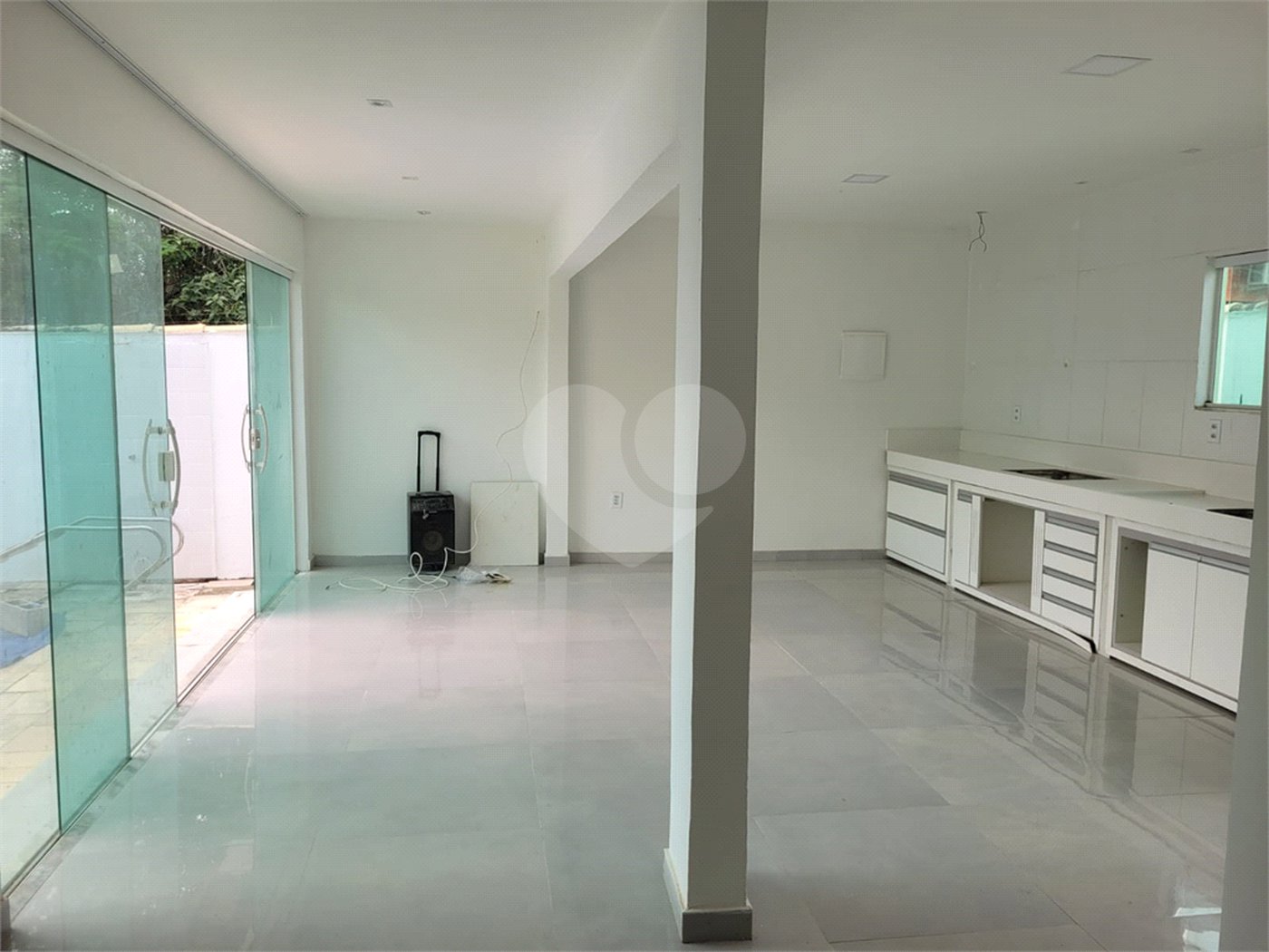 Terreno em condomínio à venda com 3 quartos, sendo 2 suítes, em Caravelas, Armação dos Búzios, RJ