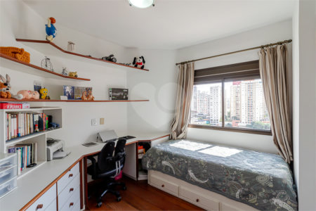 Apartamento à venda com 3 suítes em Aclimação, São Paulo, SP