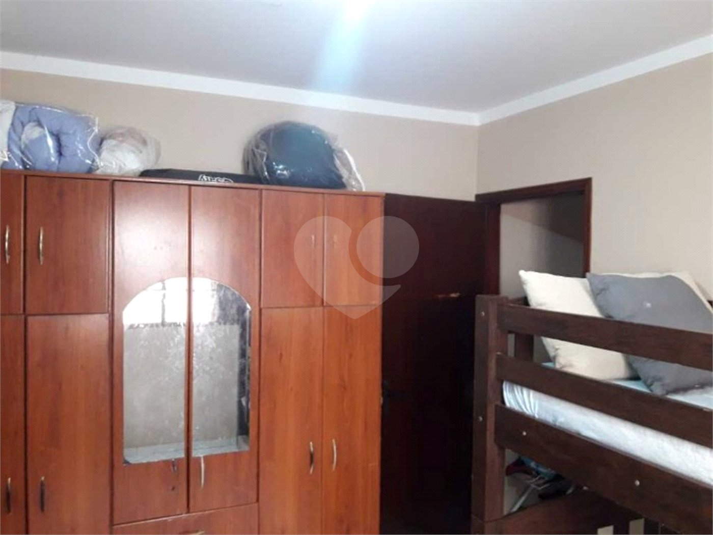 Casa térrea para venda, com 2 dormitórios, sendo 1 suíte.