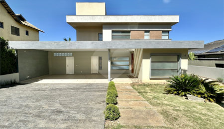 Casa à venda com 3 suítes no condomínio Aldeia da Fazendinha, Carapicuíba - SP
