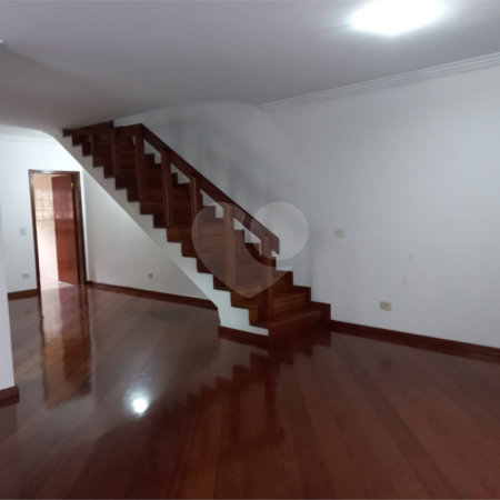 Sobrado à venda com 4 quartos, sendo 3 suítes, em Cidade São Francisco, São Paulo, SP