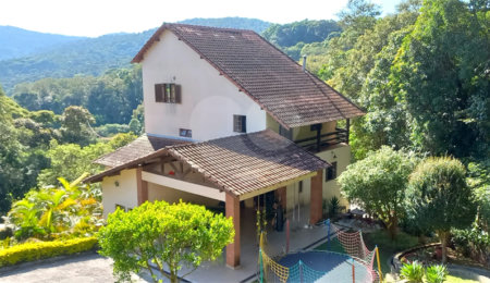 Casa à venda com 4 suítes no condomínio Alpes da Cantareira, Mairiporã - SP