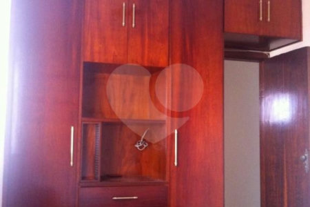 Sobrado à venda com 3 quartos, sendo 1 suíte, em Chora Menino, São Paulo, SP