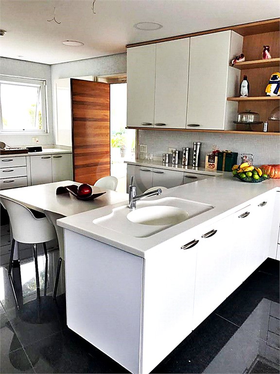 Casa à venda com 4 suítes no condomínio Residencial Jd. Ibiratiba, São Paulo - SP