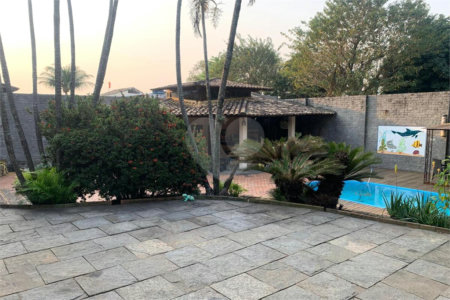 Casa à venda com 4 quartos, sendo 3 suítes, no condomínio Mirante da Barra, Rio de Janeiro - RJ