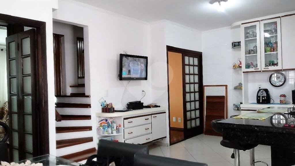 Sobrado à venda com 4 quartos, sendo 2 suítes, em Vila Nivi, São Paulo, SP