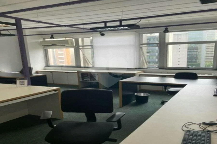 Sala comercial na Berrini, venha conhecer.