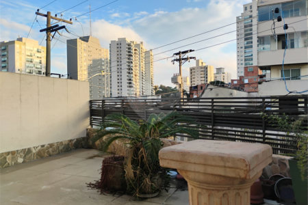 Sobrado à venda com 3 quartos, sendo 1 suíte, em Vila Paulista, São Paulo, SP