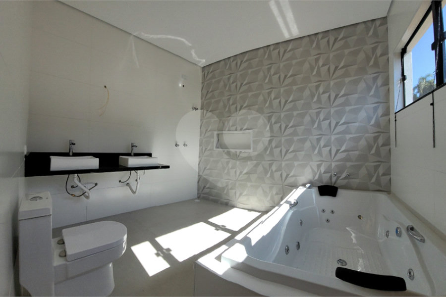 Casa à venda com 4 suítes no condomínio Sausalito, Mairiporã - SP