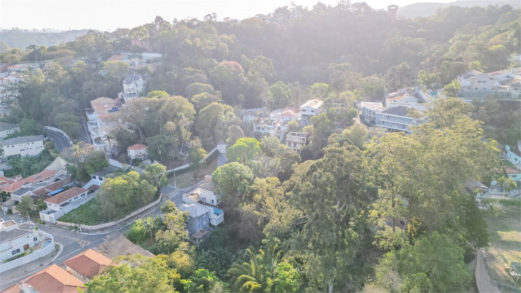 Casa à venda ou para alugar com 4 quartos, sendo 3 suítes,  no condomínio Da Serra, São Paulo - SP