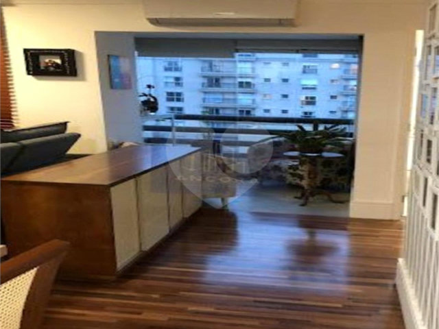 Apartamento à venda com 2 quartos, sendo 1 suíte,  em Moema, São Paulo, SP