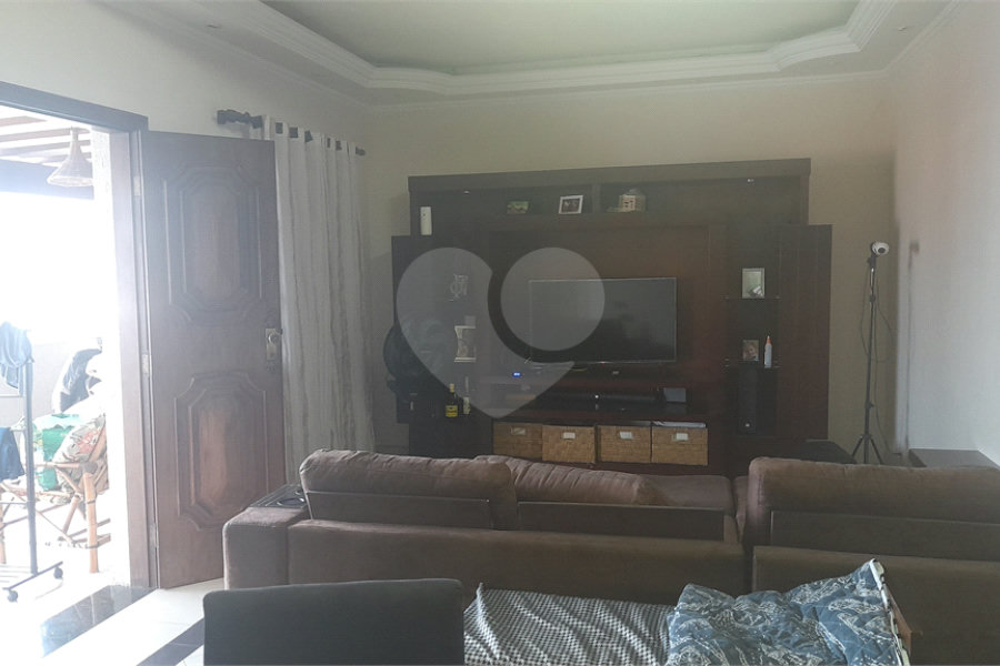 Sobrado à venda com 3 quartos, sendo 1 suíte, em Tremembé, São Paulo, SP