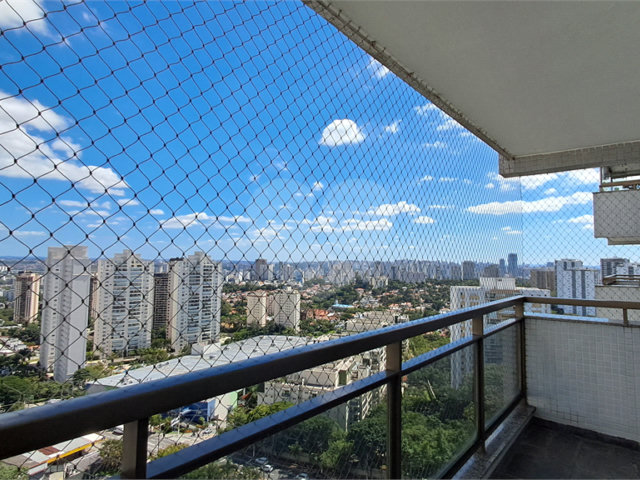 Apartamento à venda com 3 quartos, sendo 1 suíte,  em Alto da Boa Vista, São Paulo, SP