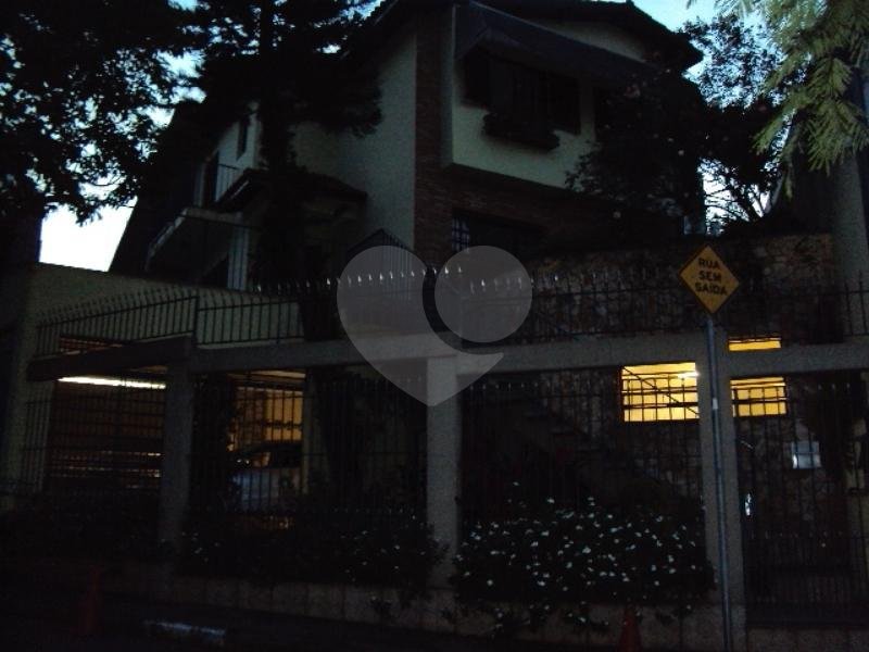 Sobrado à venda com 4 quartos, sendo 2 suítes, em Jardim Peri Peri, São Paulo, SP