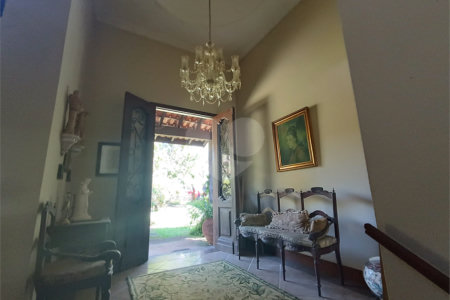 Casa à venda com 4 quartos, sendo 3 suítes, no condomínio Patrimônio do Carmo, São Roque - SP