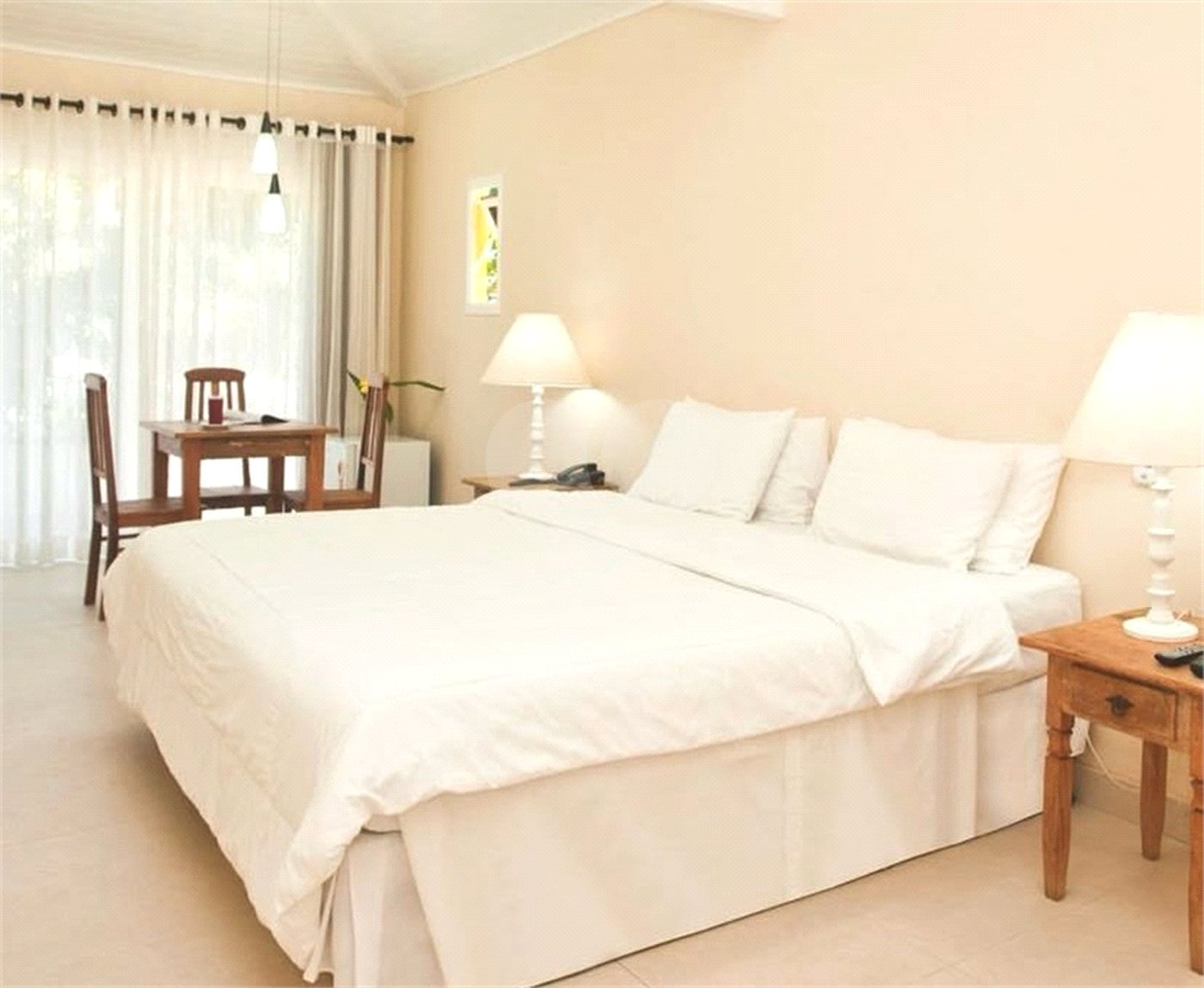Hotel à venda com 46 suítes, em Portal da Ferradura, Armação dos Búzios, RJ