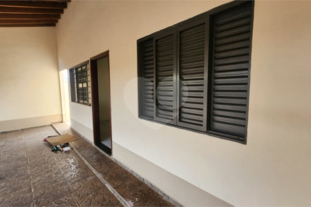Casa à venda com 4 quartos, sendo 1 suíte, em Jardim Roberto Selmi Dei, Araraquara, SP