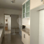 Apartamento à venda com 3 quartos, sendo 1 suíte, em Moema, São Paulo, SP