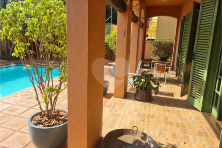 Casa à venda com 5 quartos, sendo 2 suítes,  em Jardim Morumbi, São Paulo, SP