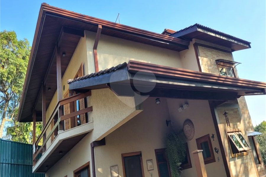 Casa à venda com 4 quartos, sendo 2 suítes, no condomínio Alpes da Cantareira, Mairiporã - SP