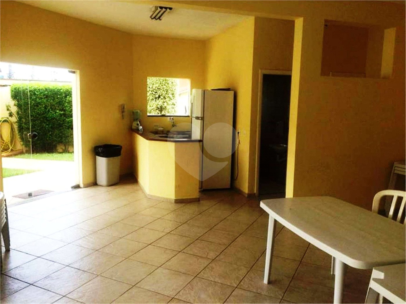 Casa à venda com 3 quartos, sendo 1 suíte, no condomínio Vila das Macieiras, São Paulo - SP