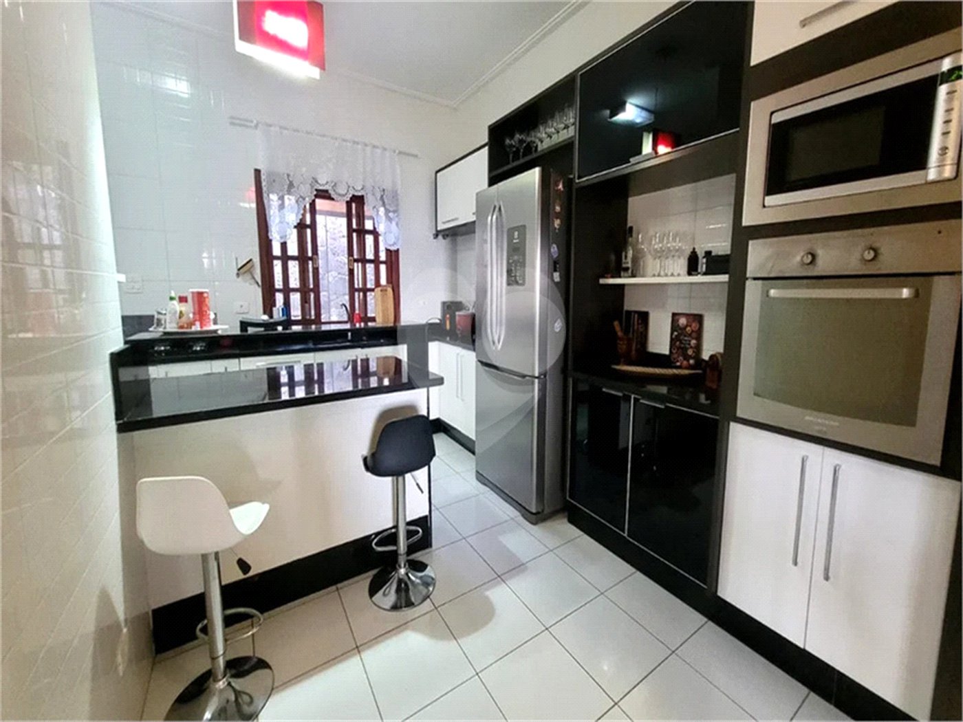 Casa à venda com 4 quartos, sendo 1 suíte, no condomínio Alpes da Cantareira, Mairiporã - SP
