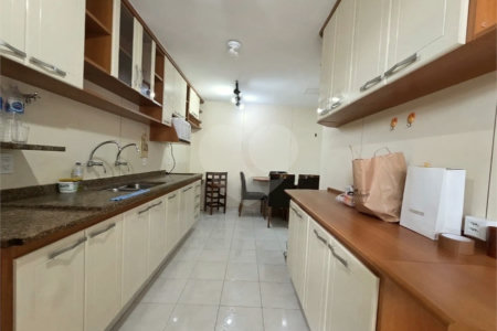 Apartamento à venda com 2 quartos, sendo 1 suíte,  em Laranjeiras, Rio de Janeiro, RJ