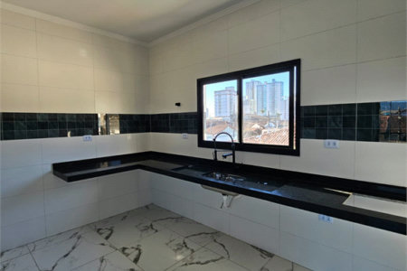 Casa à venda com 3 quartos, sendo 1 suíte, em Maracanã, Praia Grande, SP