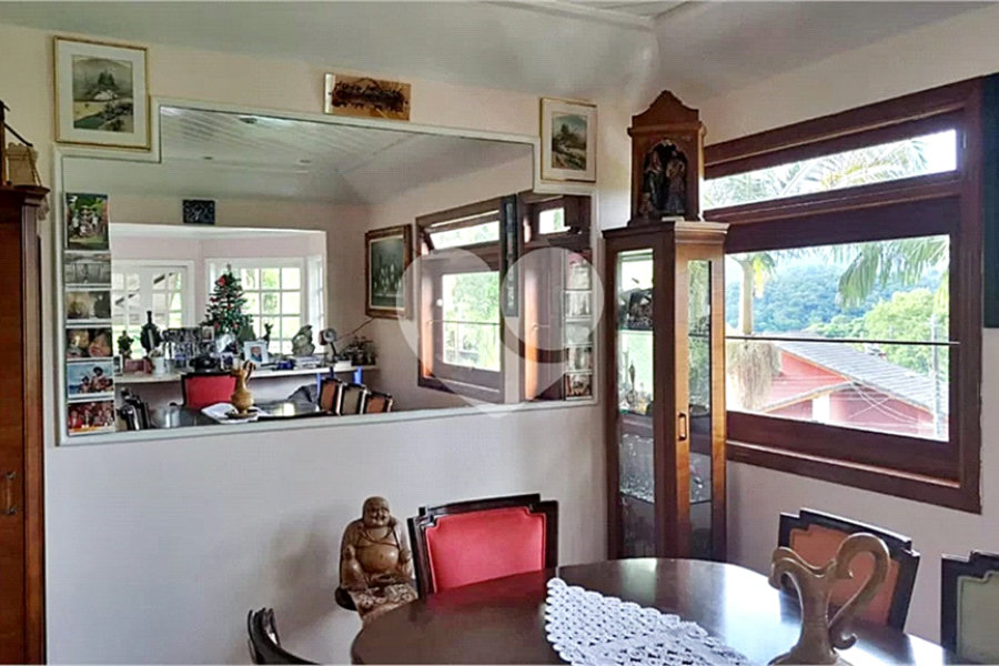 Casa à venda com 6 quartos, sendo 2 suítes, no condomínio Associação Reserva das Hortênsias, Mairiporã - SP