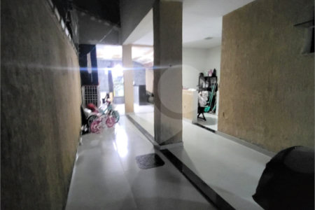 Casa à venda com 4 quartos, sendo 3 suítes, no condomínio Residencial Nelson Pinto, Rio de Janeiro - RJ