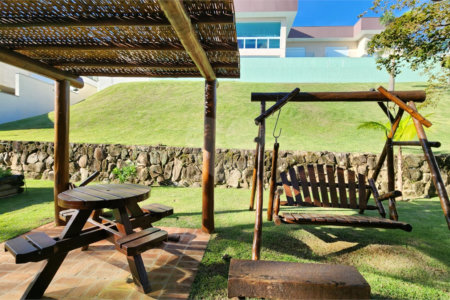 Casa à venda com 5 quartos, sendo 2 suítes, no condomínio Residencial Jardim Primavera, Louveira - SP