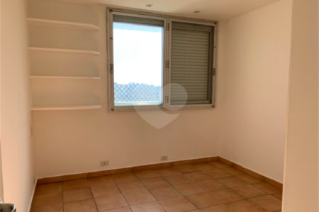 Apartamento à venda com 3 quartos, sendo 1 suíte, em Alto da Boa Vista, São Paulo, SP