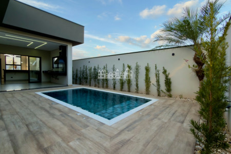 Casa à venda com 3 suítes no condomínio Portal Lamis, Atibaia - SP