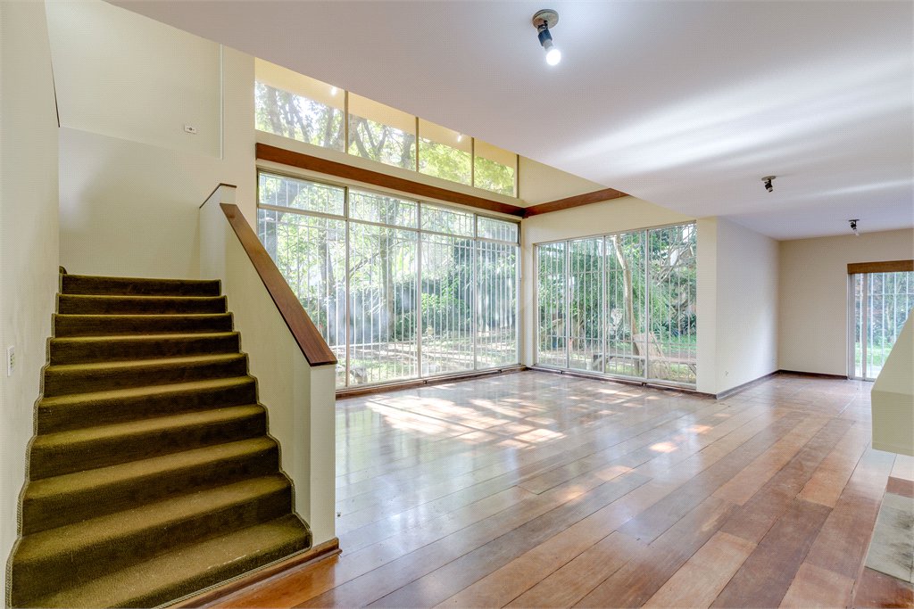 Casa à venda com 4 quartos, sendo 3 suítes, em Jardim Marajoara, São Paulo, SP
