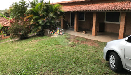 Chácara à venda com 4 quartos, sendo 1 suíte, em Monterrey, Louveira, SP