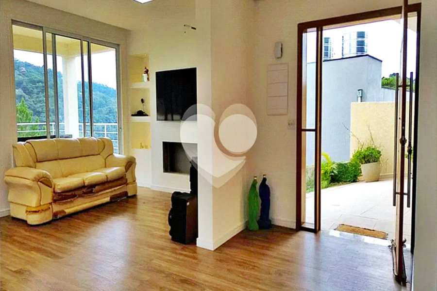 Casa à venda com 4 suítes no condomínio Alpes da Cantareira, Mairiporã - SP