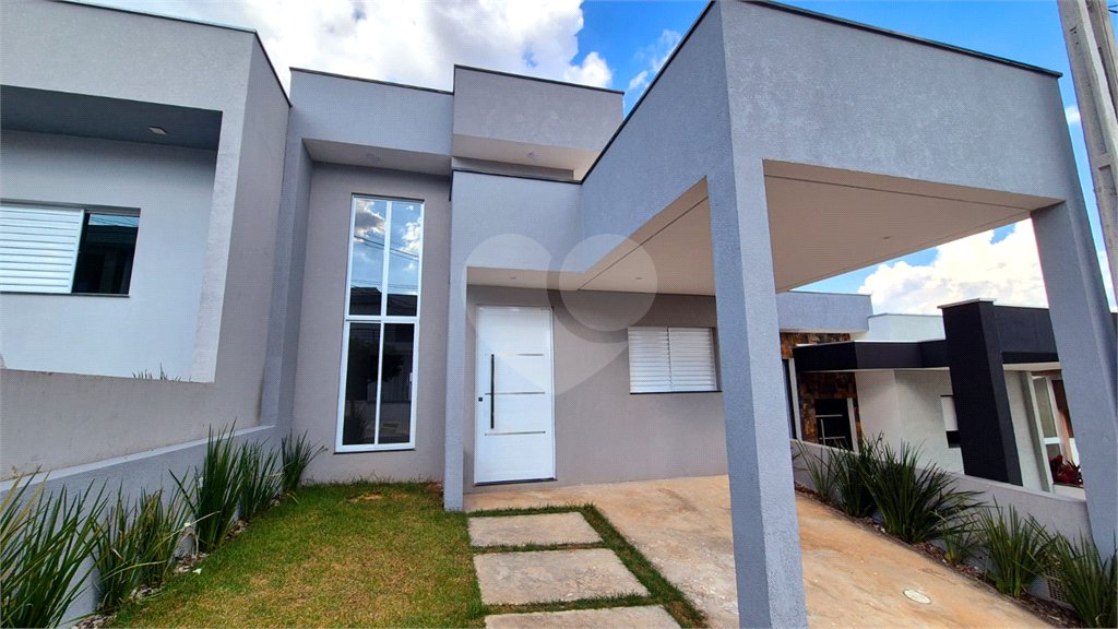 Casa à venda com 3 quartos, sendo 1 suíte, no condomínio Horto Florestal Villagio, Sorocaba - SP